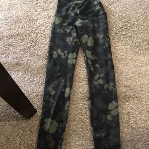 Lululemon full length yoga pants size 4